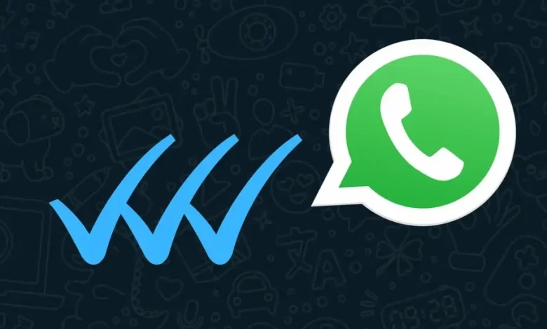 Para qué funcionan los tres tildes azules de WhatsApp La principal función es garantizar una mayor privacidad y alertar a los usuarios de que sus mensajes podrían estar siendo compartidos con terceros. Esto se suma a otras funciones de privacidad con las que ya cuenta la aplicación, como las dos tildes azules que indican la lectura de un mensaje o el aviso de que alguien está escribiendo. Por otro lado, esta nueva función también generó cierta controversia, ya que algunos usuarios consideran que puede violar la privacidad de las personas que realizan capturas de pantalla con fines legítimos, como guardar una conversación importante o para recordar información que se encuentra en ese chat a modo de nota.