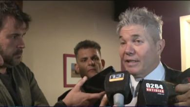 Mauricio Dávila con Fernando Burlando. Foto: Captura de pantalla Canal 13 San Juan