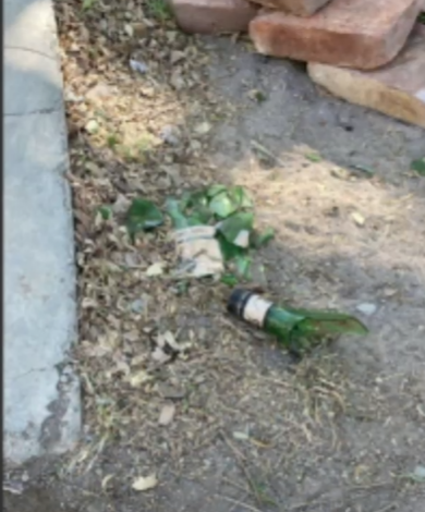 Restos de alcohol quedaron en el lugar donde murió la joven