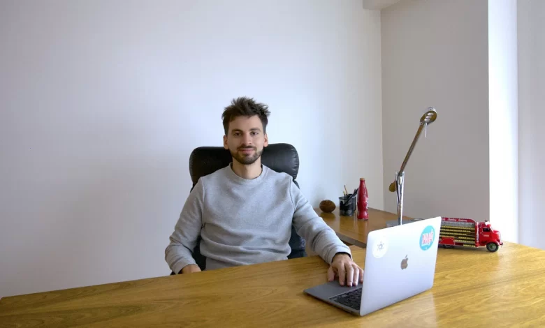 Es argentino y creó un emprendimiento que conecta marcas con revendedores cómo funciona