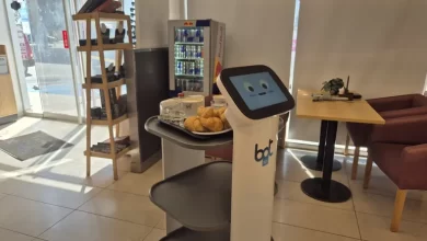 Robots llegan a estaciones de servicio de San Juan para renovar experiencia al cliente