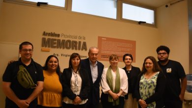 La foto corresponde a diciembre de 2022, cuando Rodríguez visitó el Archivo Provincial de la Memoria.